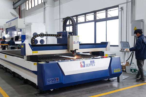 西朗门业生产线