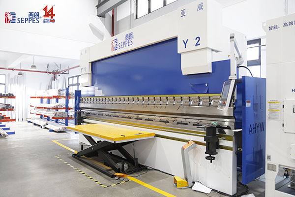 西朗折弯机设备