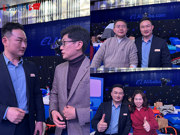 杨元嘉与三位专业评委交流合影